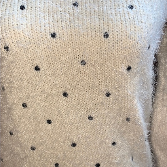 Cream sweater with polka dots and gold collar - Picture 2 of 8